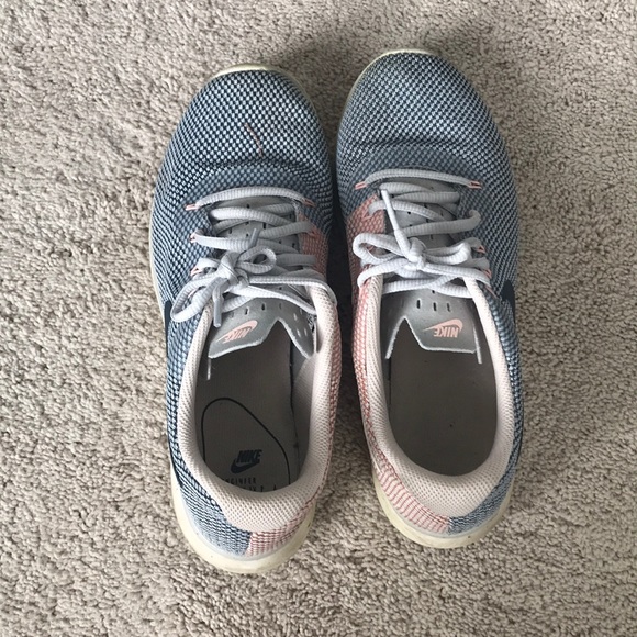 Nike Shoes - Nike sneakers